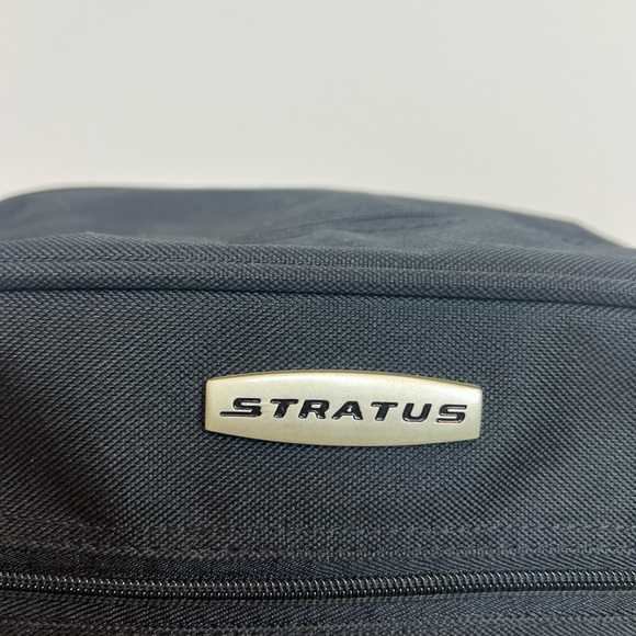 Stratus Toiletry Bag, Black - Picture 4 of 14